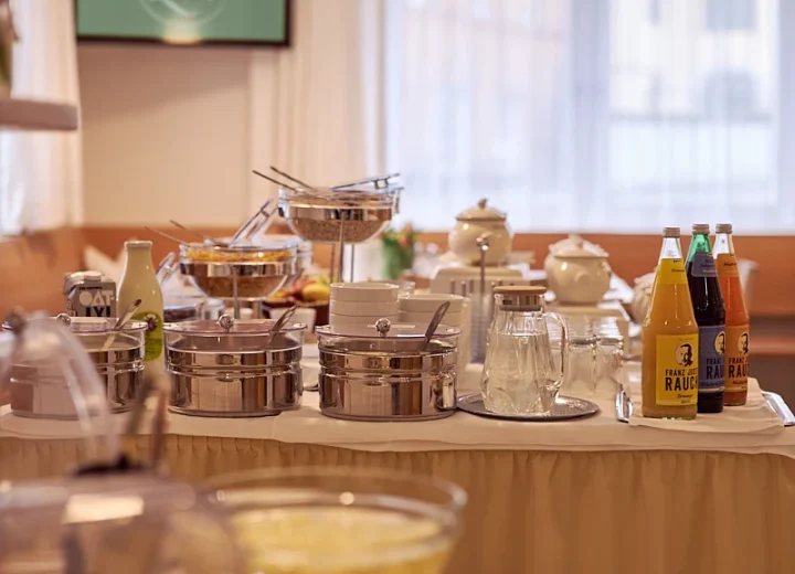 Boissons au buffet du petit-déjeuner · Pension zum Löwen, Dornbirn